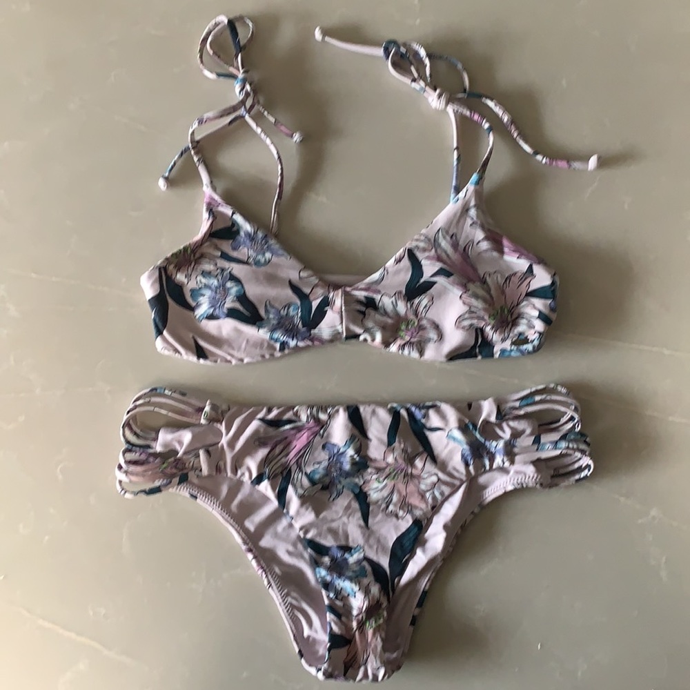 NWOT O’Neill two piece swim suit